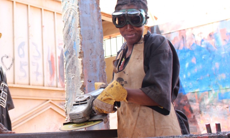 Kaltoum, a Malian returnee, decided to choose what her friends call a "man's job": metal carpentry. Photo: IOM